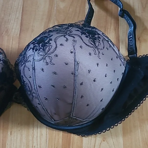 Victoria Secret Bra - Picture 2 of 5